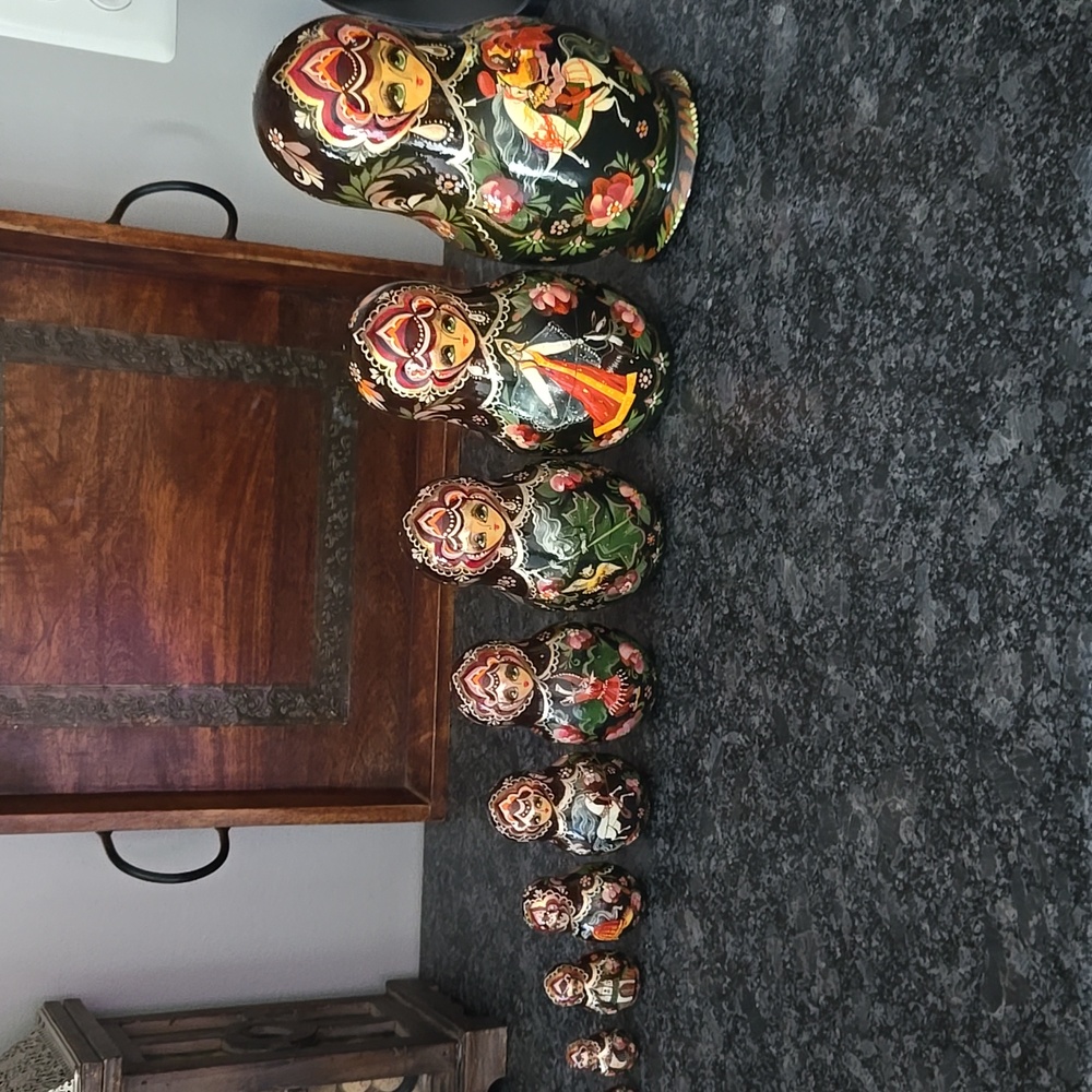 Vintage Russian Matryoshka 9 Piece Handpainted Nesting Wood Dolls - Picture 5 of 16